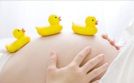 孕期知識：網(wǎng)傳胎兒打嗝是孕媽吃撐或者缺氧導(dǎo)致，答案不是這樣的